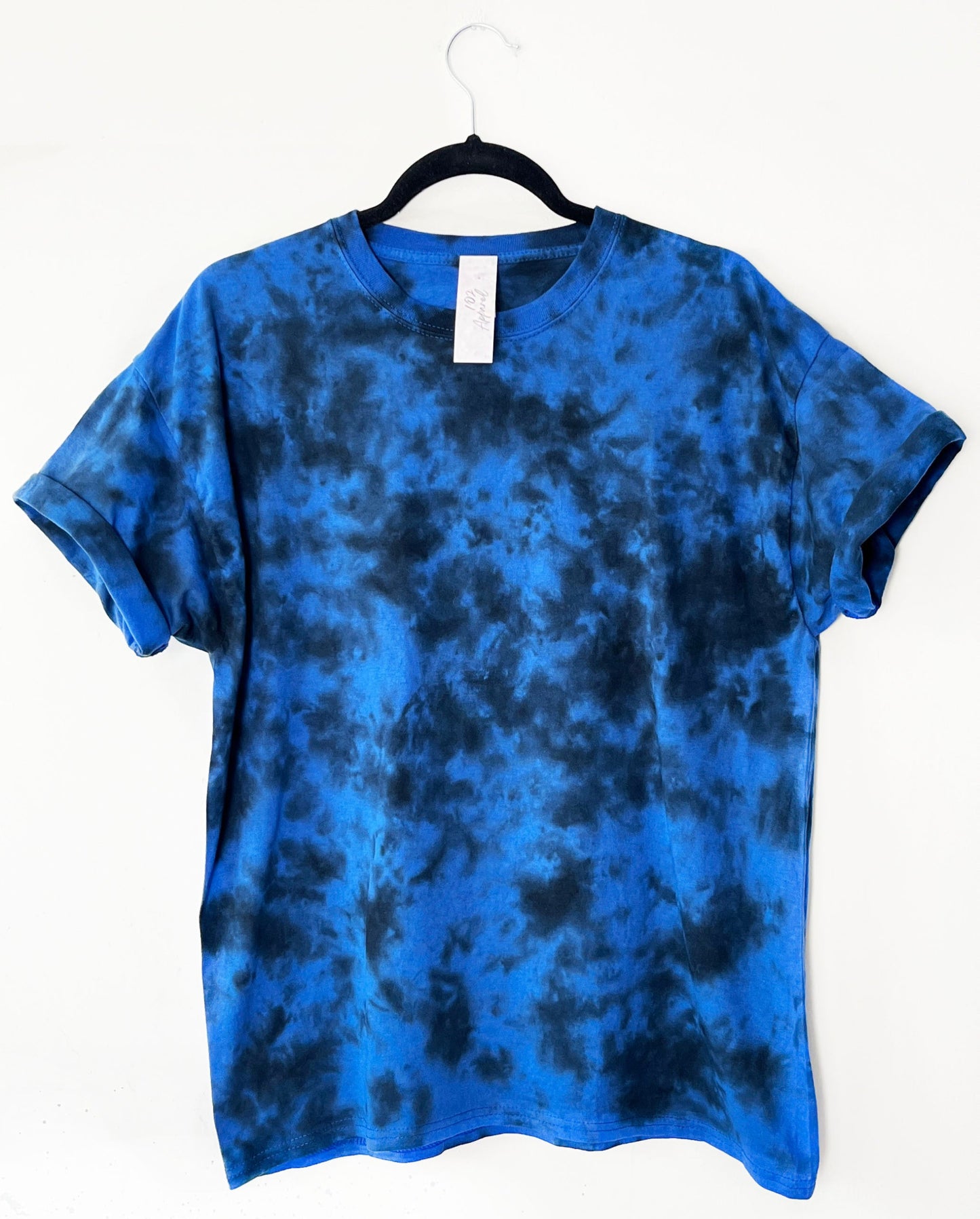 Blue crewneck t shirt with black pattern