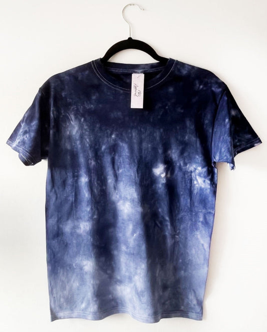 crewneck t shirt with navy blue gradient design from dark to light